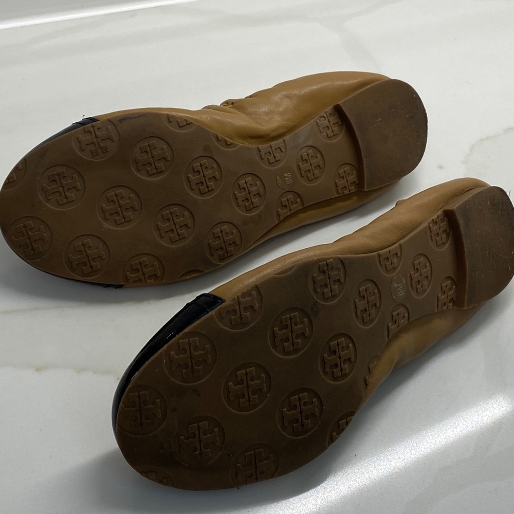 TORY BURCH ABBEY LEATHER/PATTEN SIZE 6 FLATS - Picture 4 of 10